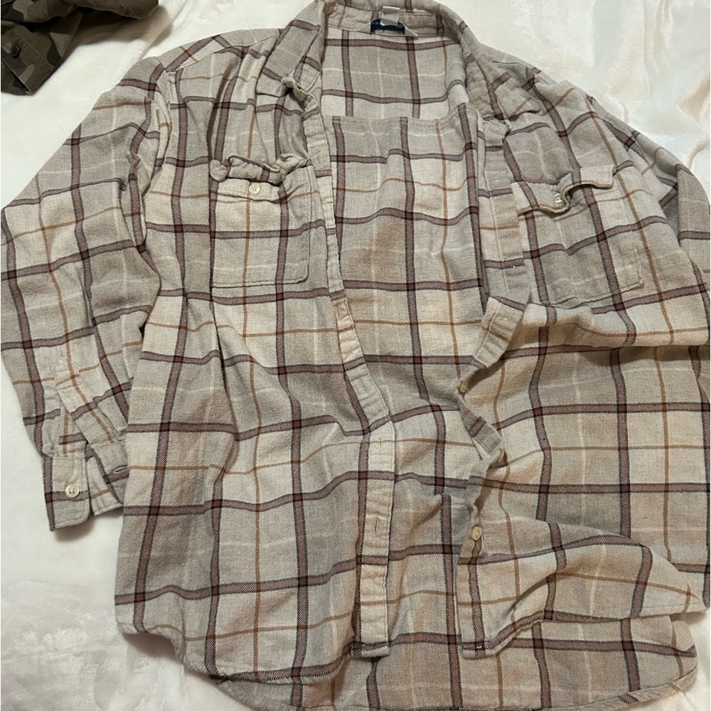 Tan flannel 🤎🤎🤎🤍🤍🤍🦉🦉🦉